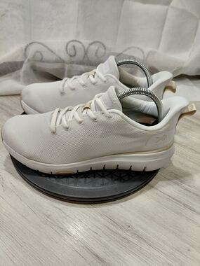 NEW KURU Womens Flex,Bright White & Sand Athletic Sneakers SIZE 9.5
